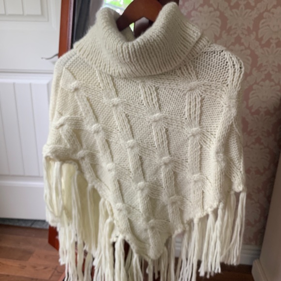 Accessory st cream knit poncho - Picture 6 of 8